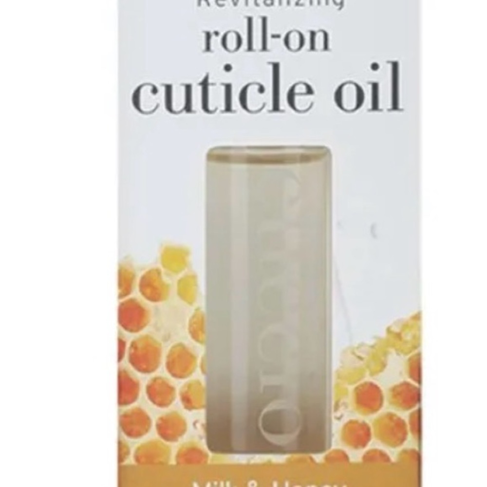Cuccio Naturale Revitalizing Roll-On Cuticle Oil NIB